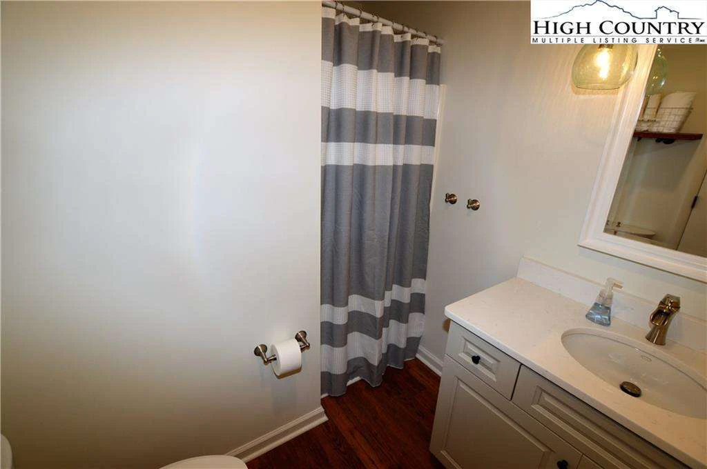 Image number 2 for the current listing
