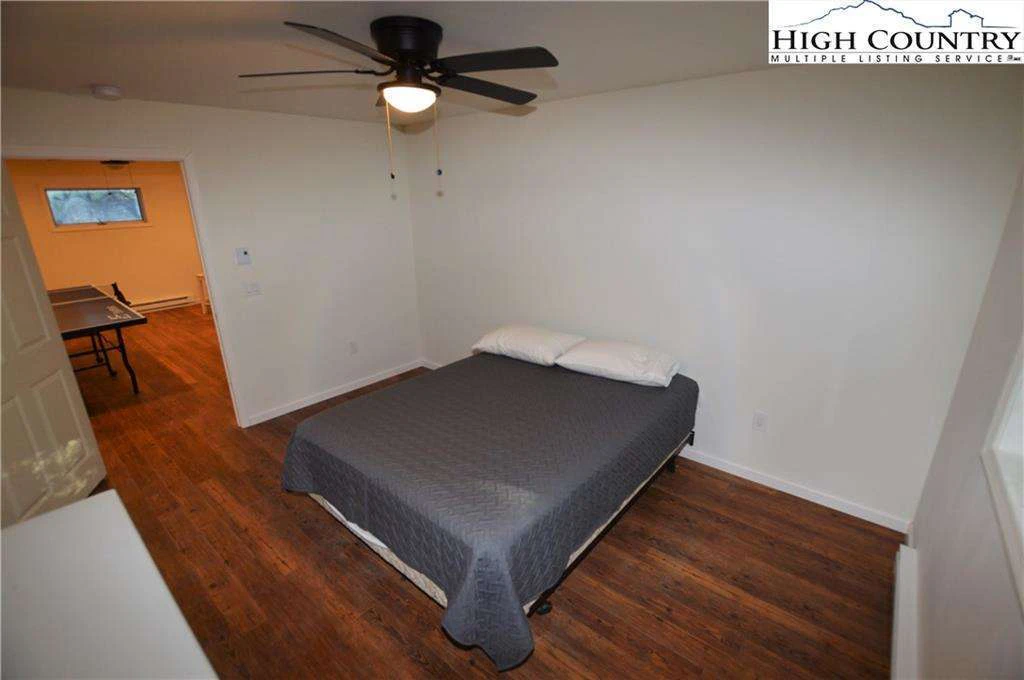 Image number 10 for the current listing