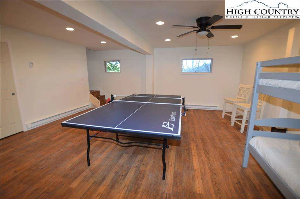 Image number 8 for the current listing