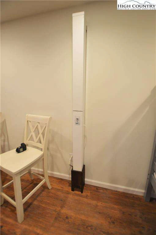 Image number 5 for the current listing