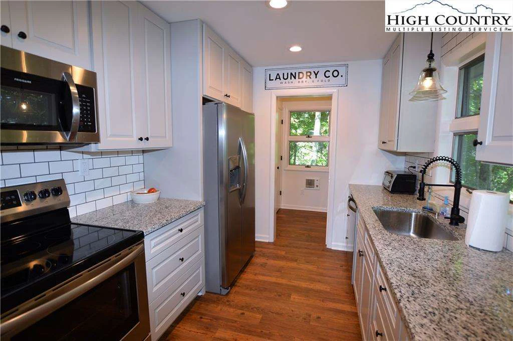 Image number 19 for the current listing