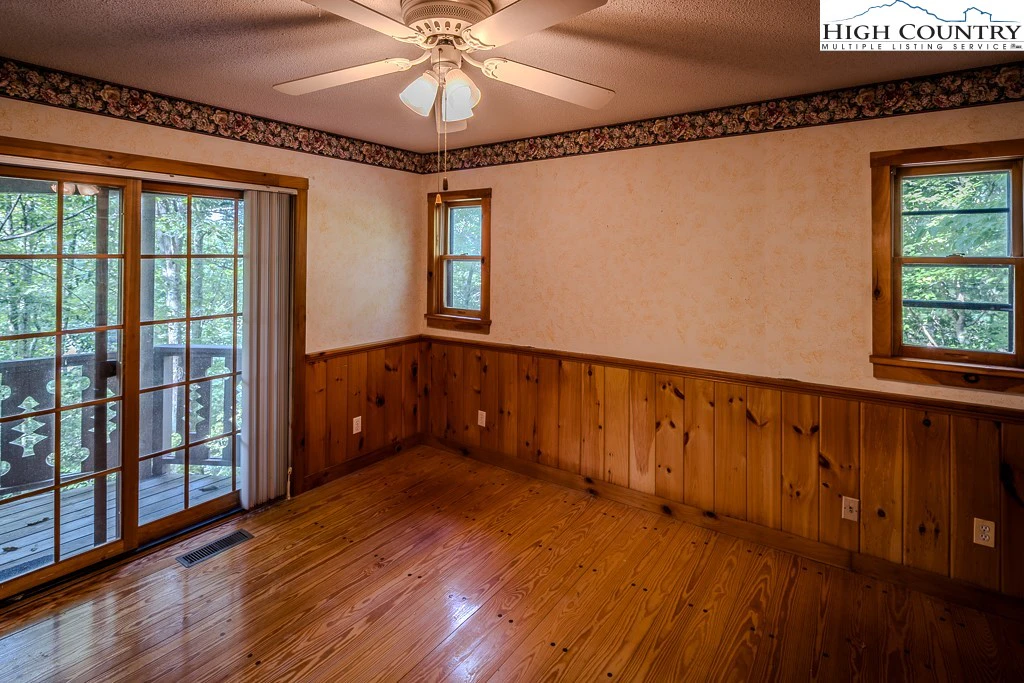 Image number 4 for the current listing