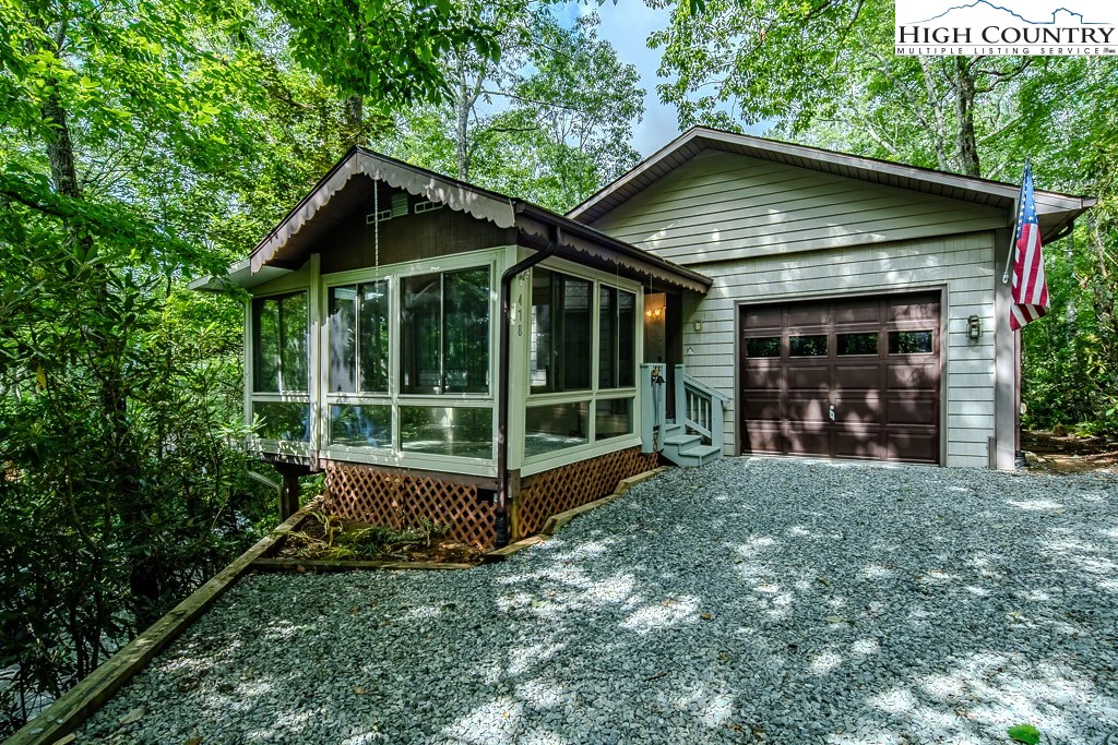 Image number 1 for the current listing