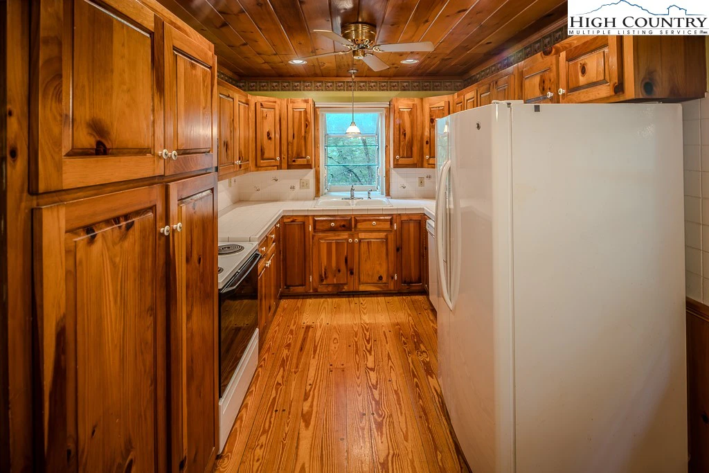 Image number 8 for the current listing