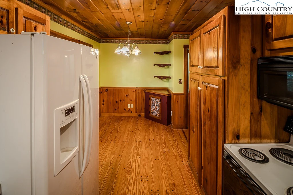 Image number 11 for the current listing