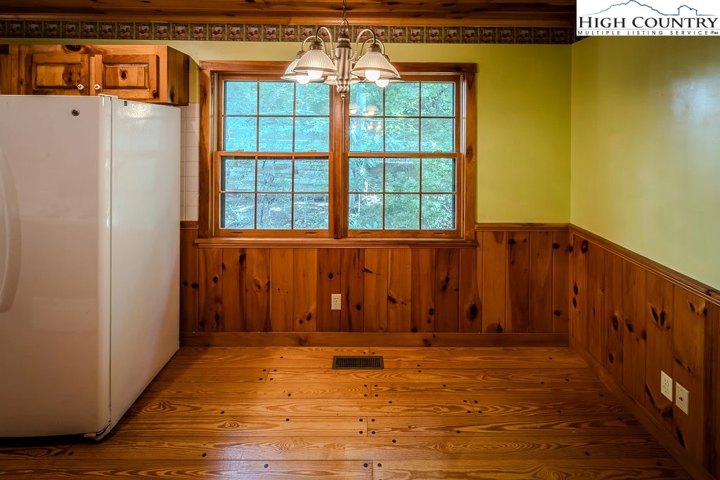 Image number 12 for the current listing