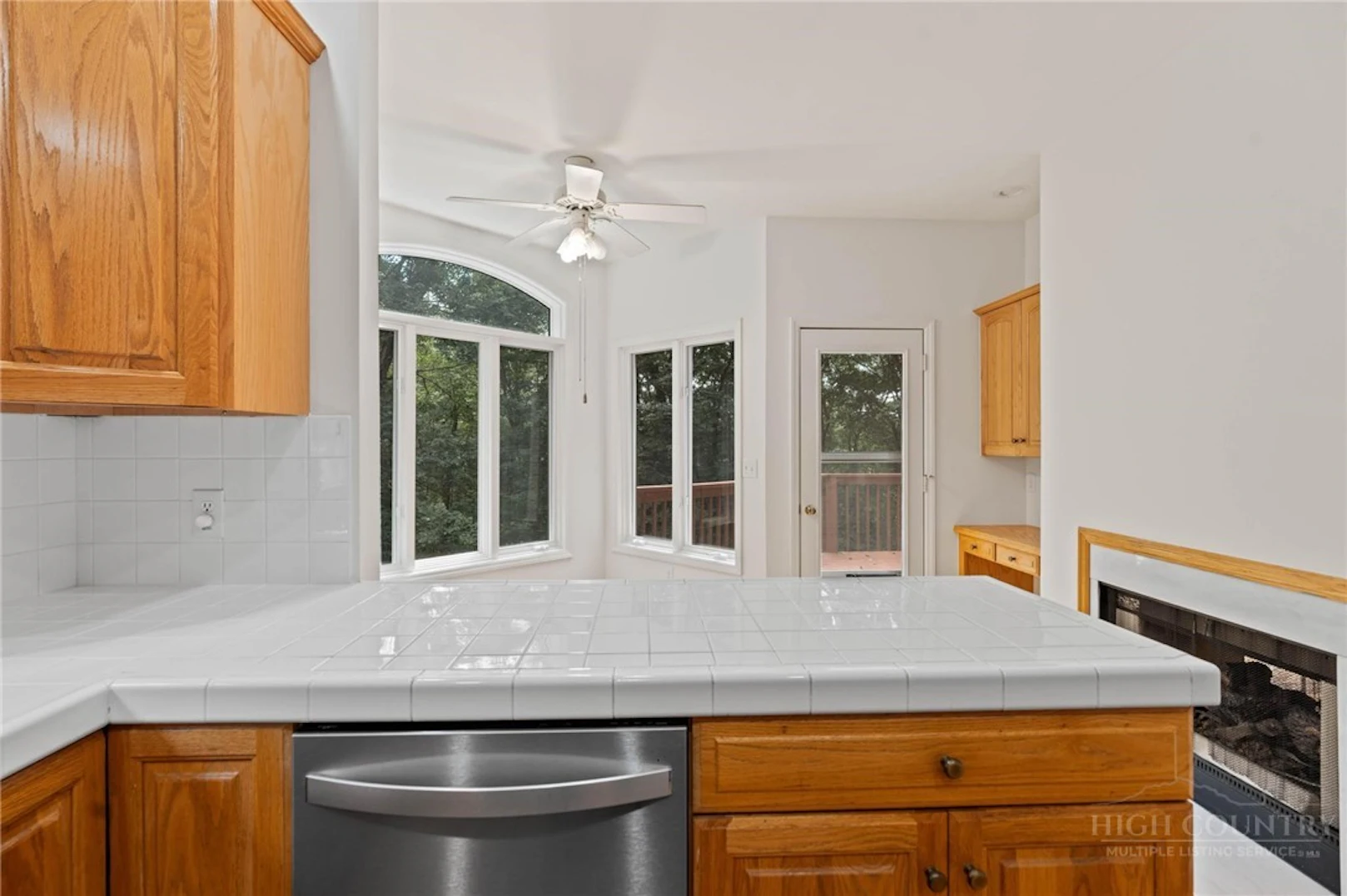 Image number 11 for the current listing