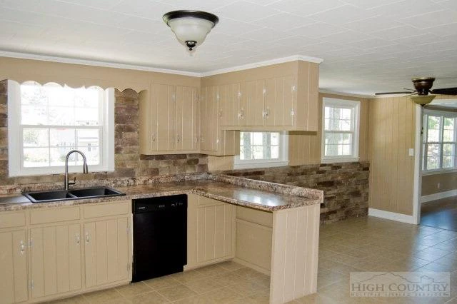 Image number 4 for the current listing