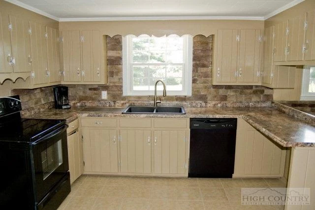 Image number 3 for the current listing