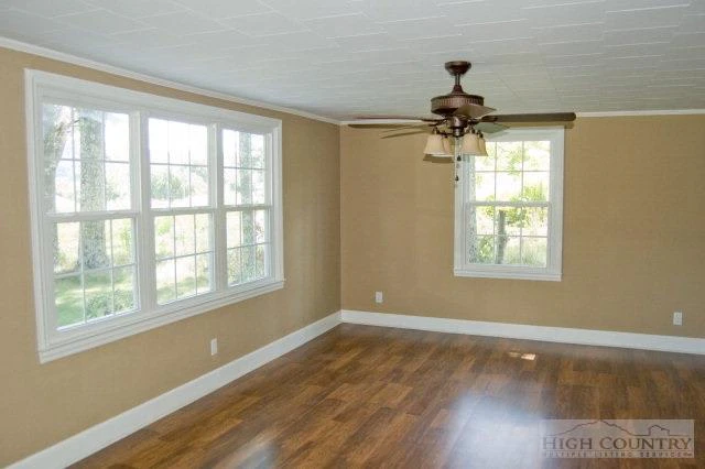 Image number 18 for the current listing