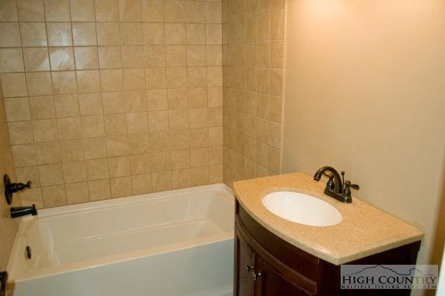 Image number 14 for the current listing