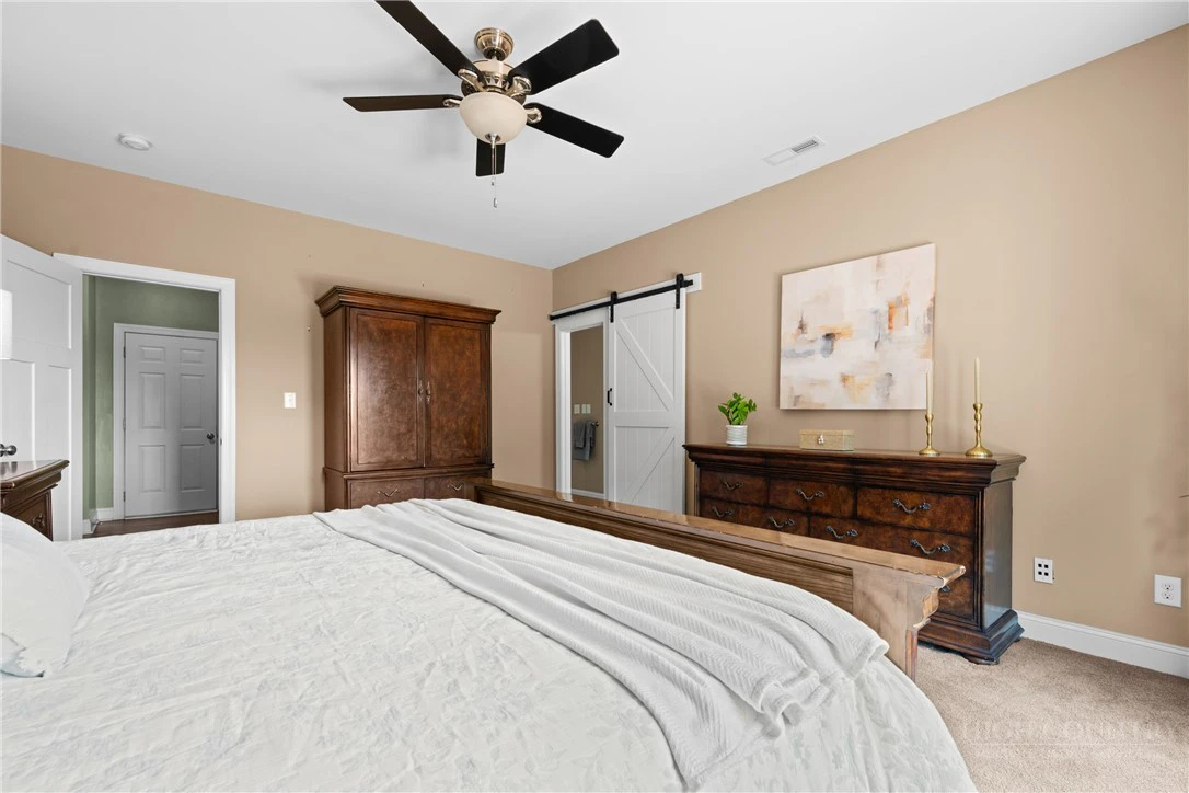 Image number 3 for the current listing