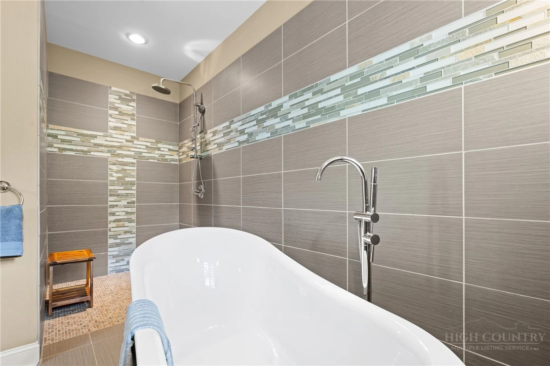 Image number 6 for the current listing