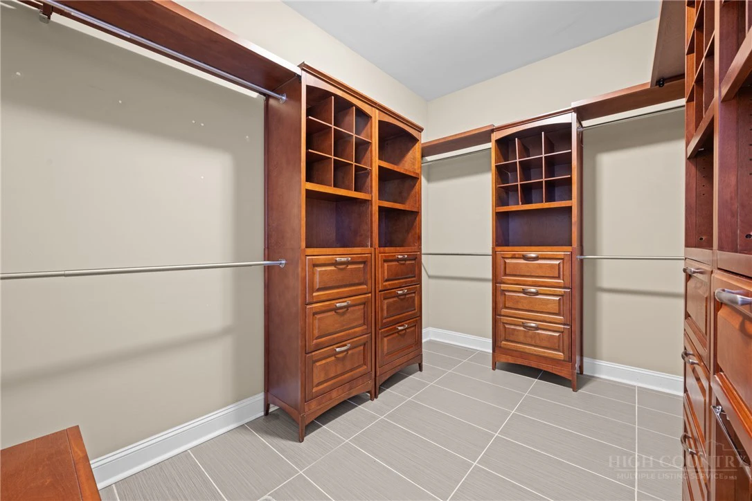 Image number 7 for the current listing
