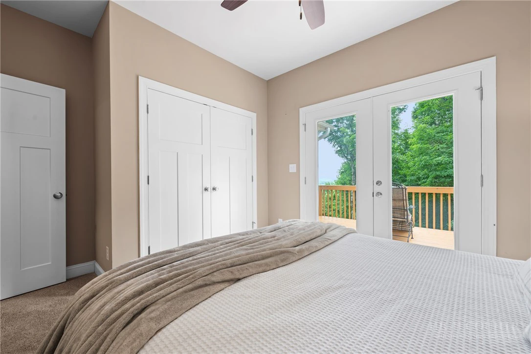 Image number 9 for the current listing