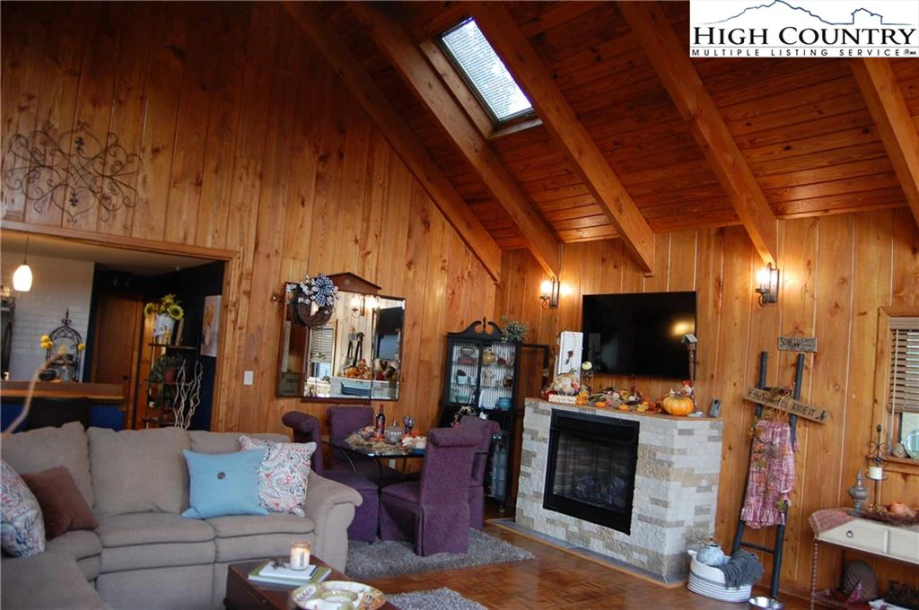 Image number 20 for the current listing