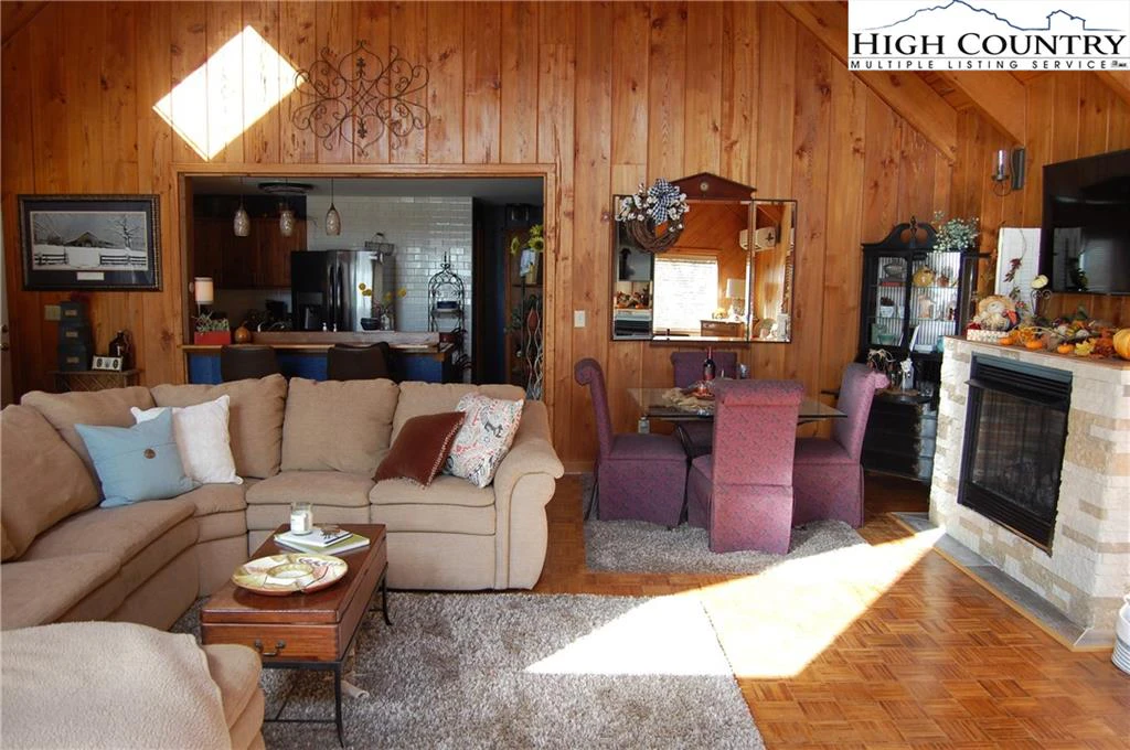 Image number 10 for the current listing