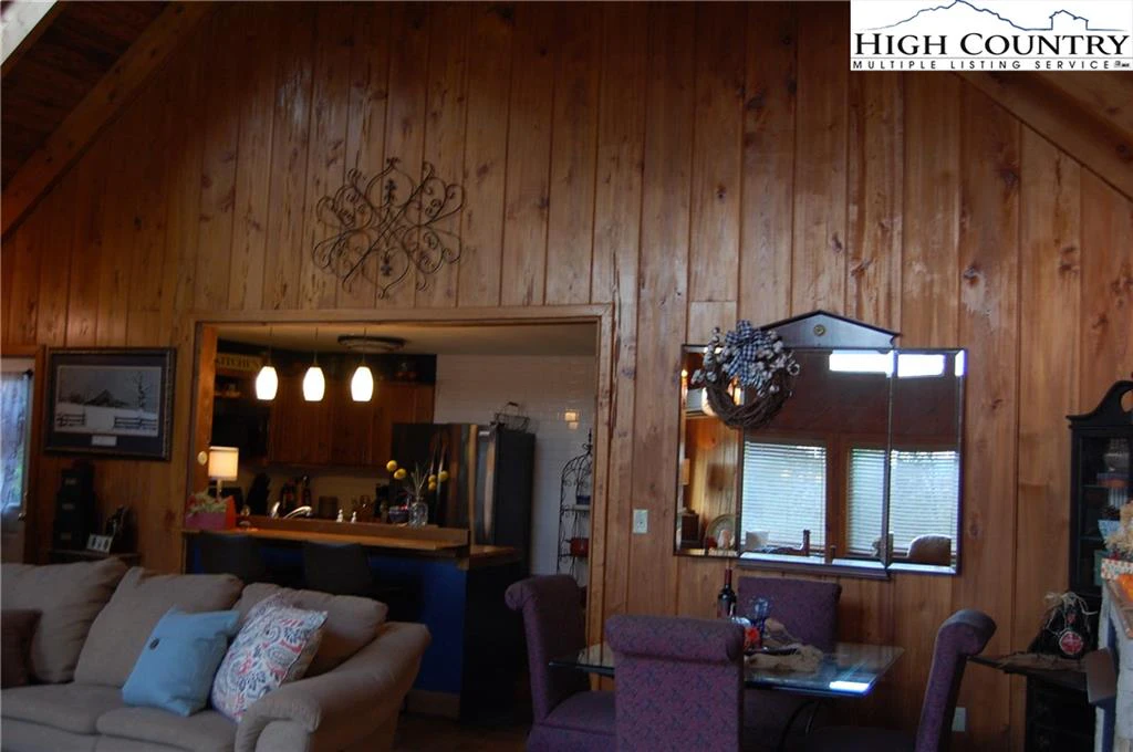Image number 4 for the current listing