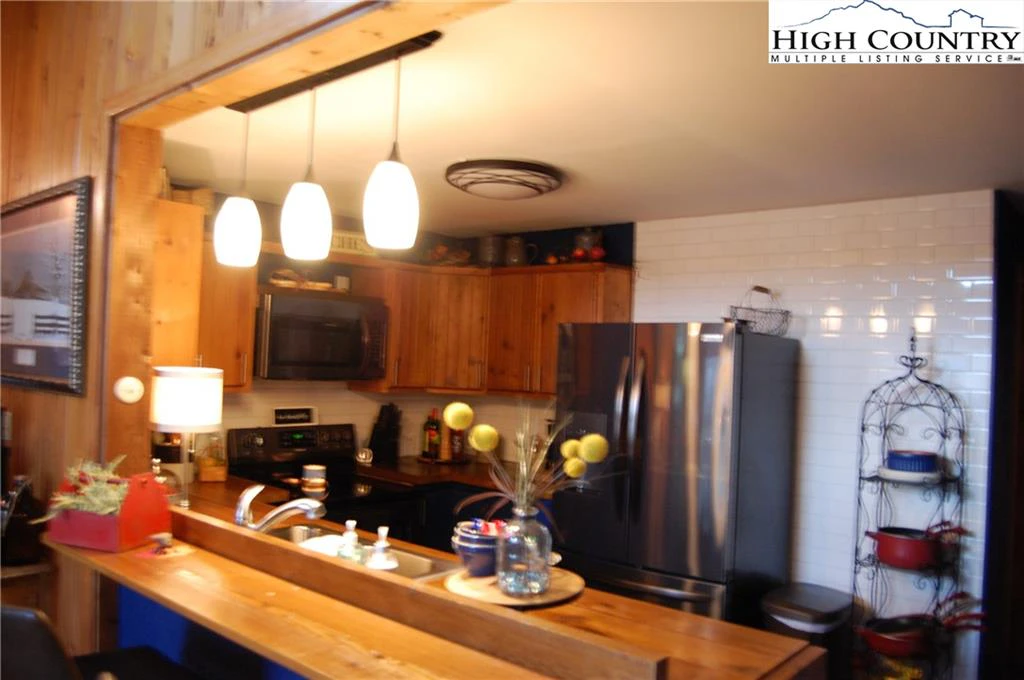 Image number 5 for the current listing