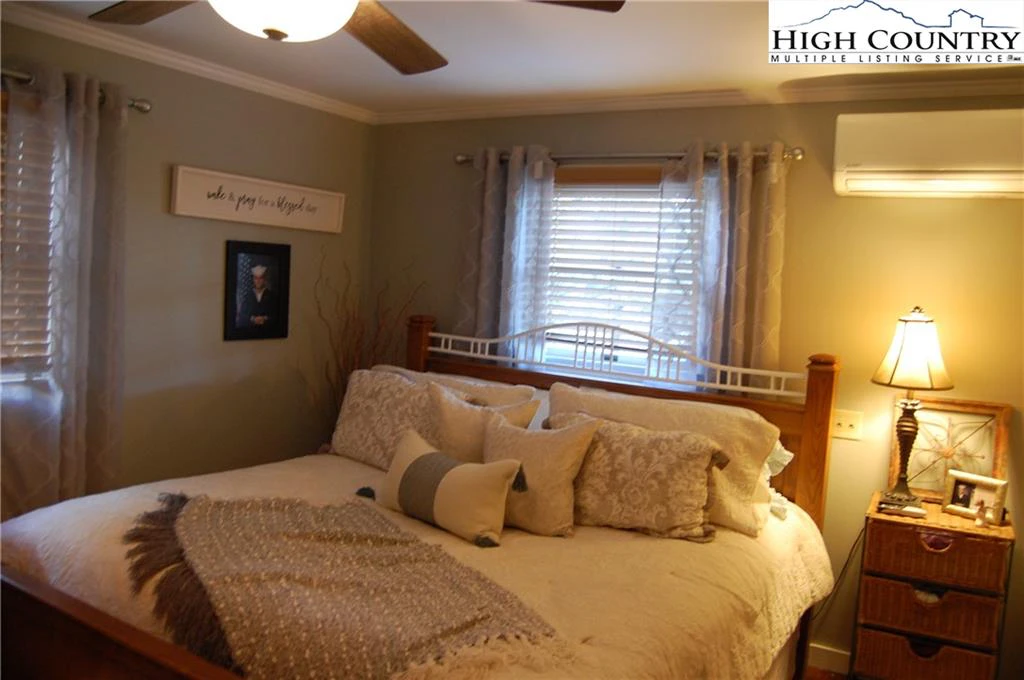 Image number 7 for the current listing