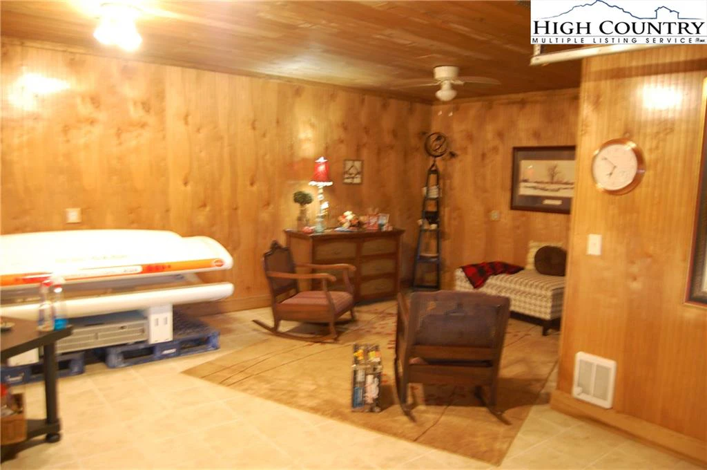 Image number 12 for the current listing