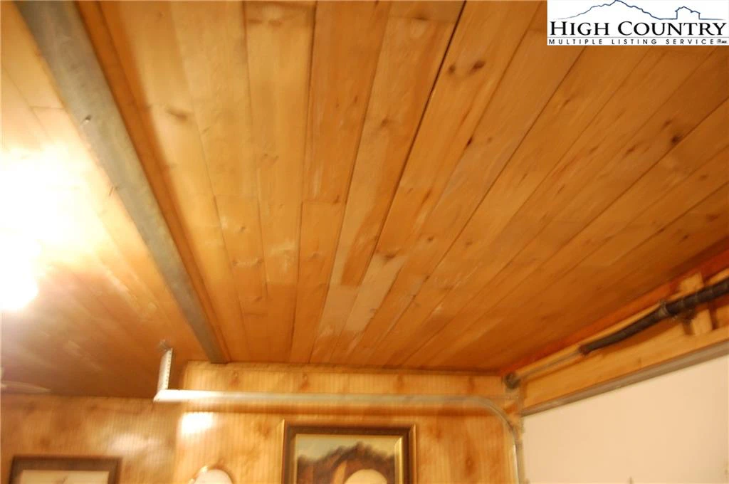Image number 14 for the current listing