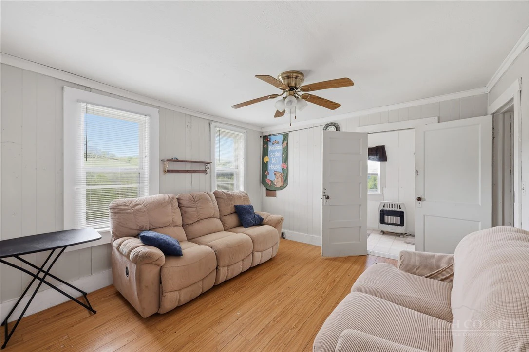 Image number 3 for the current listing