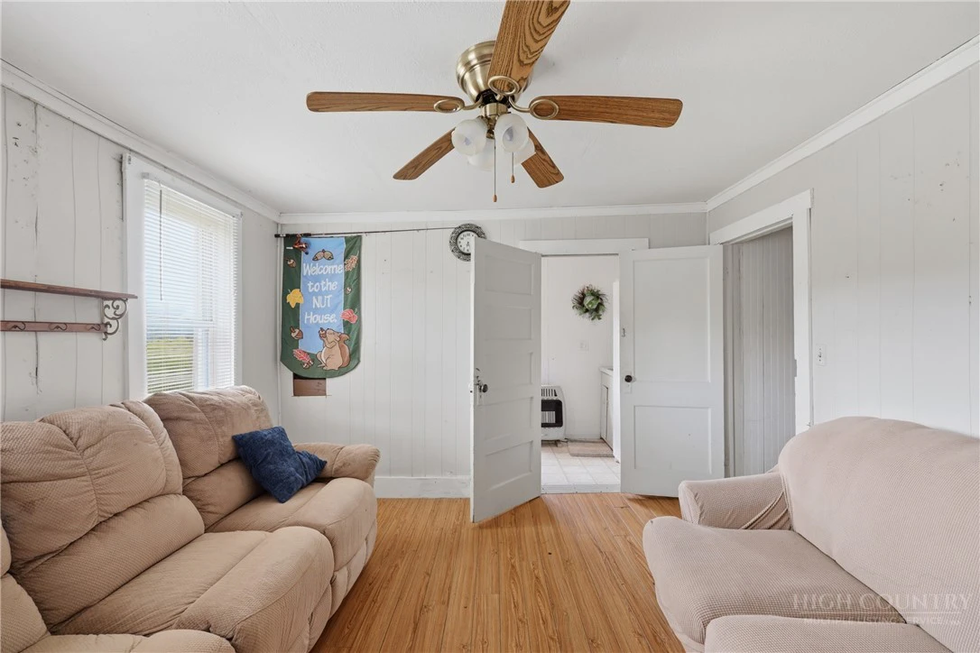 Image number 4 for the current listing