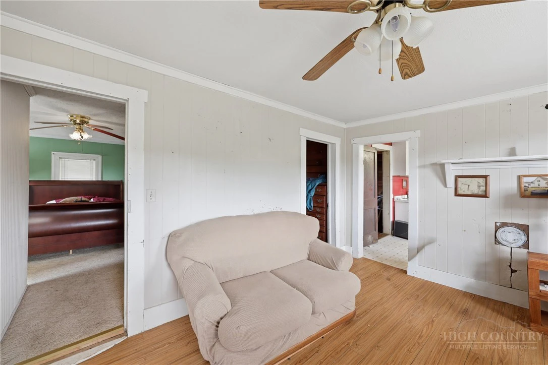 Image number 5 for the current listing