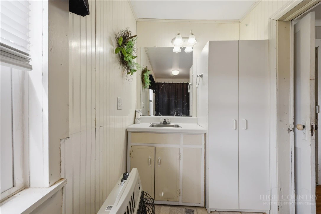 Image number 7 for the current listing