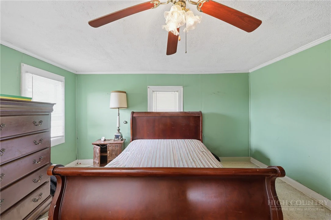 Image number 9 for the current listing