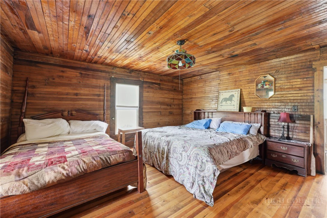 Image number 11 for the current listing