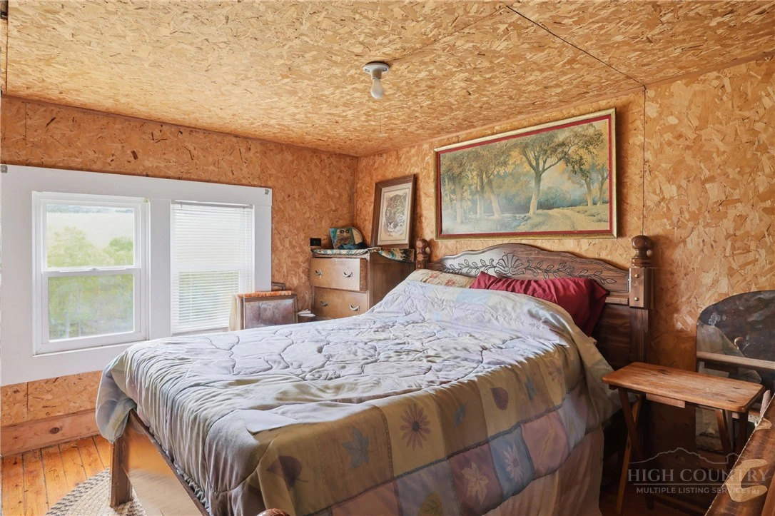 Image number 13 for the current listing
