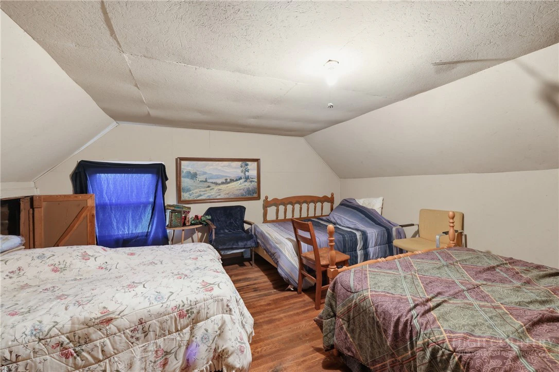 Image number 14 for the current listing