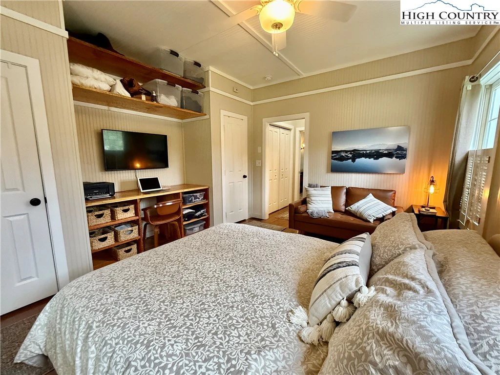 Image number 2 for the current listing