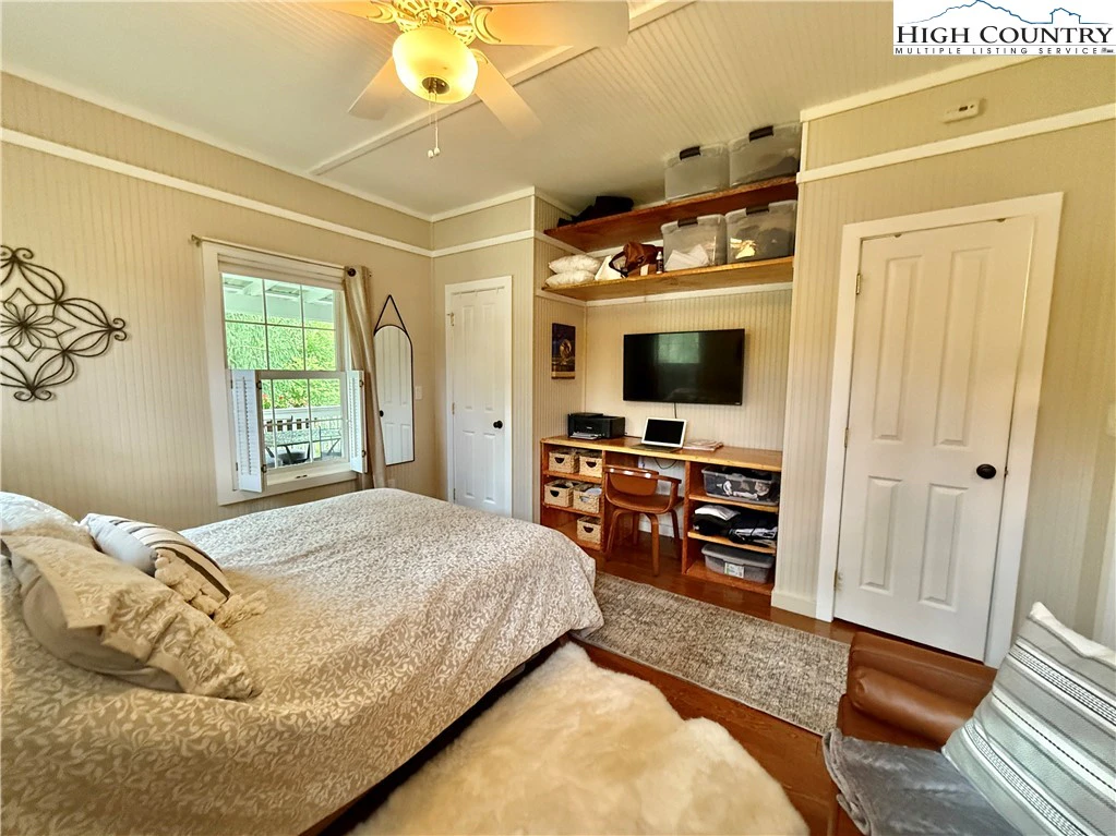 Image number 17 for the current listing