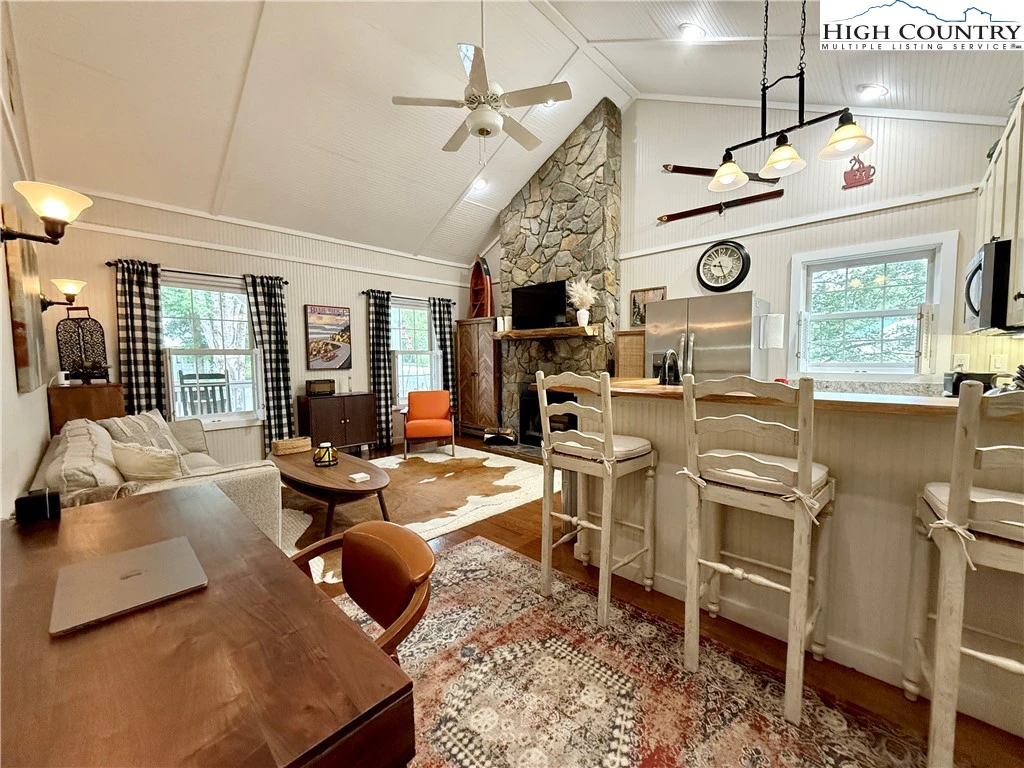 Image number 20 for the current listing