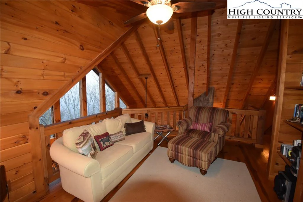 Image number 4 for the current listing