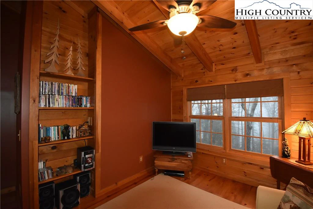 Image number 5 for the current listing