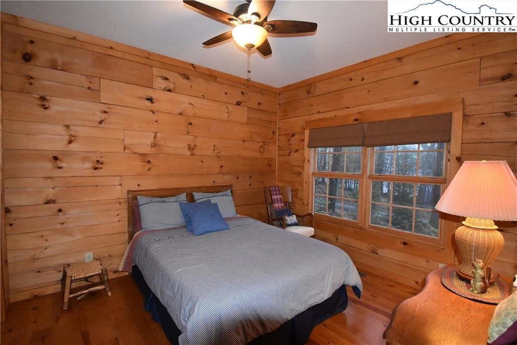 Image number 9 for the current listing