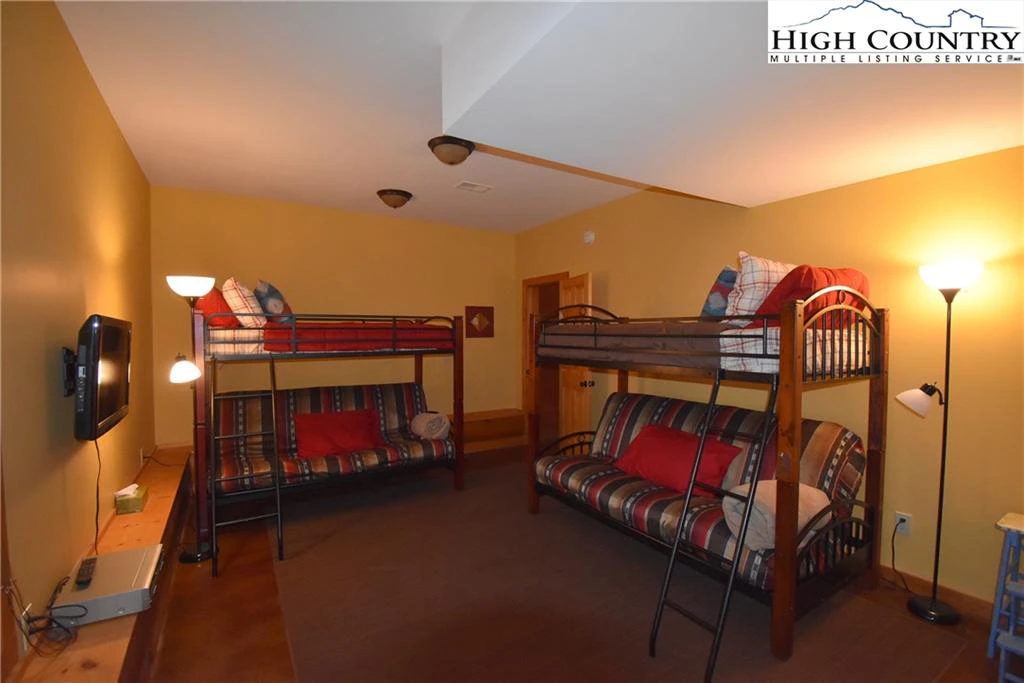 Image number 2 for the current listing