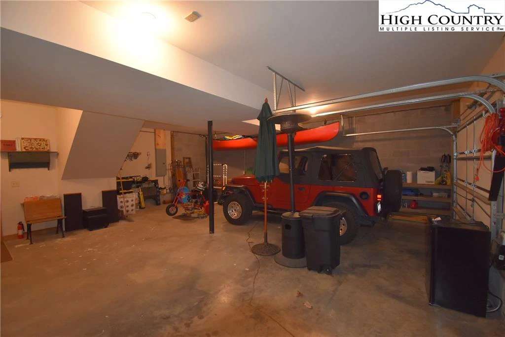 Image number 16 for the current listing