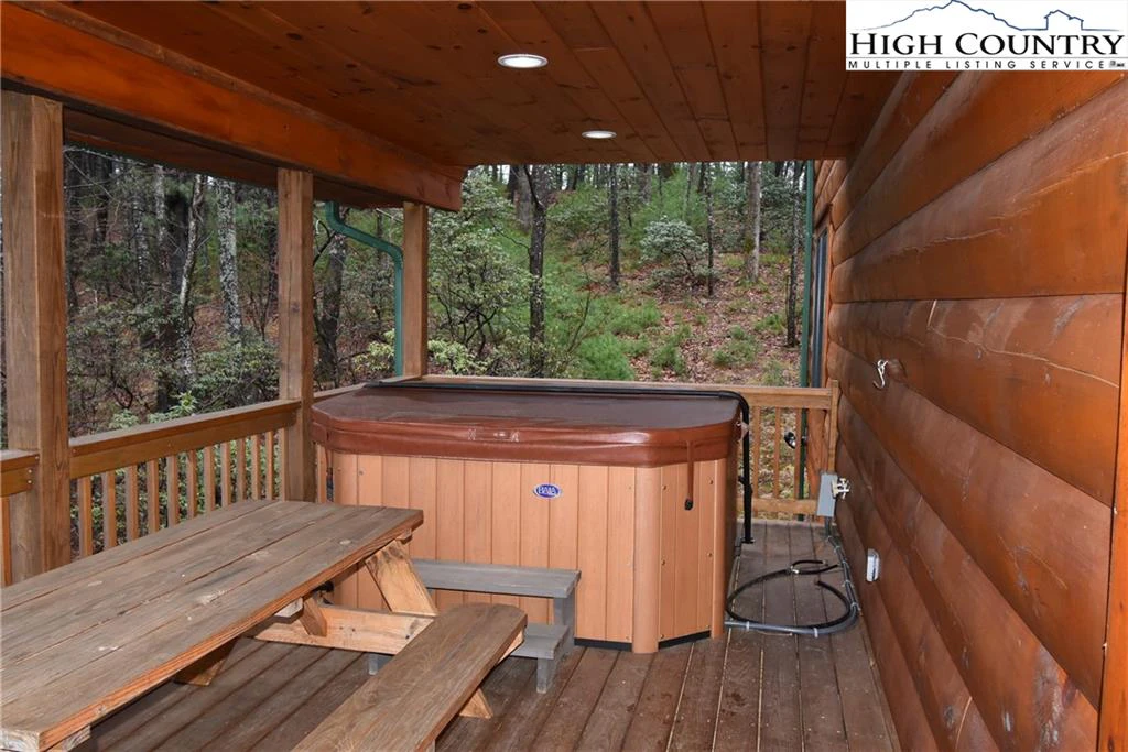Image number 19 for the current listing