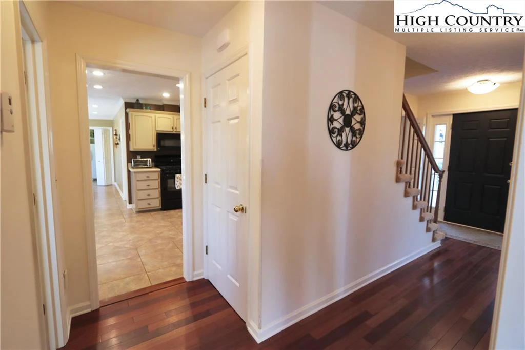 Image number 3 for the current listing