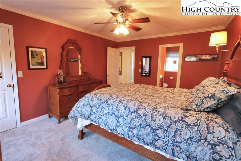 Image number 4 for the current listing