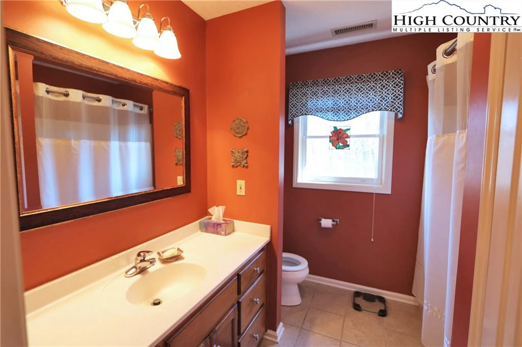 Image number 5 for the current listing