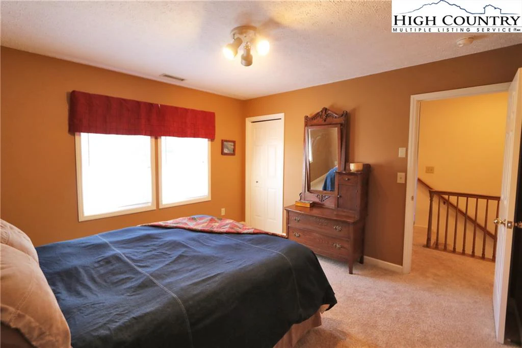 Image number 6 for the current listing