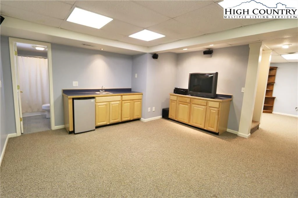 Image number 11 for the current listing