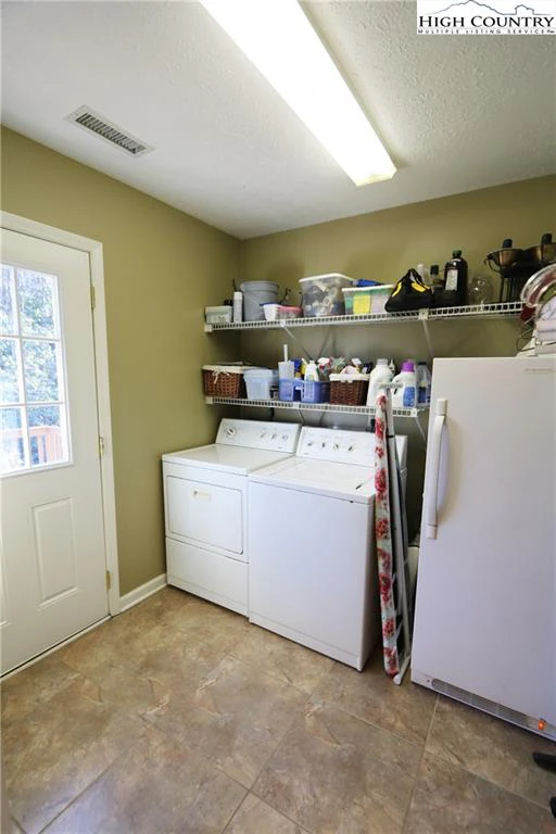 Image number 13 for the current listing