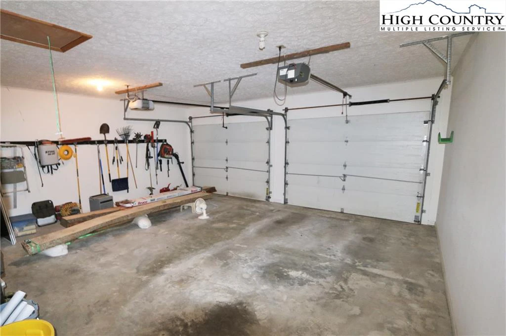 Image number 14 for the current listing